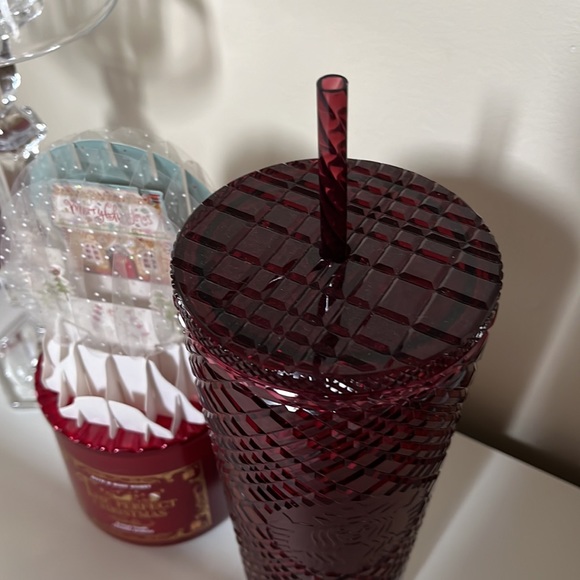 Brand New! Starbucks Cup Christmas Red Jewel Holiday Venti 24oz Cold Cup - Picture 4 of 5